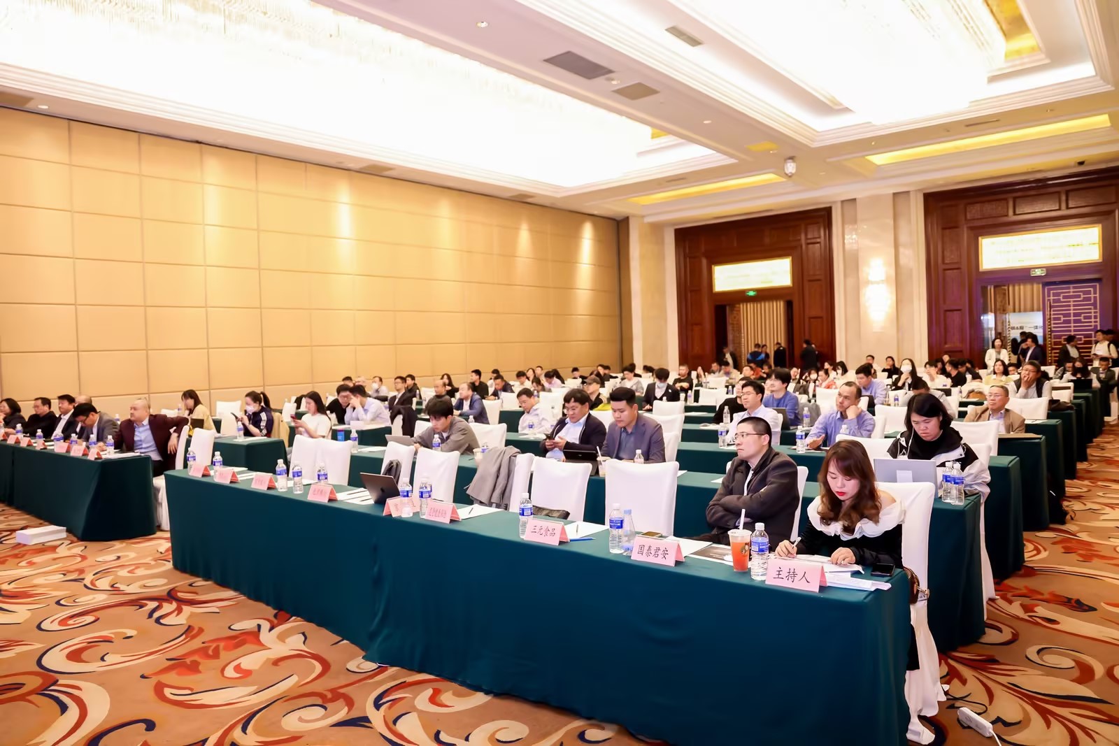 2024中國(guó)呼叫中心及企業(yè)通信大會(huì) | 合力億捷斬獲“一體化客戶聯(lián)絡(luò)”獎(jiǎng)項(xiàng)！